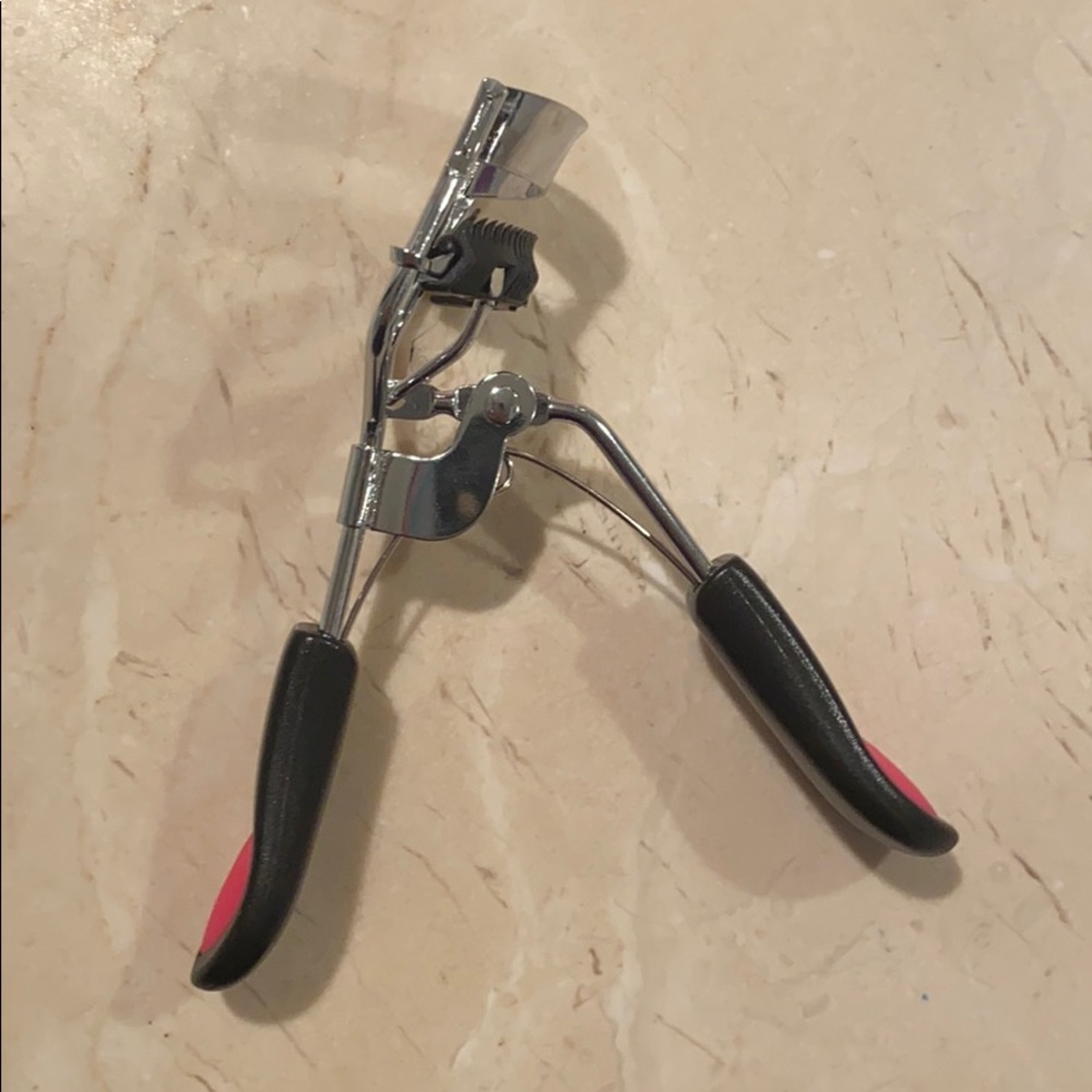 eyelash curler
